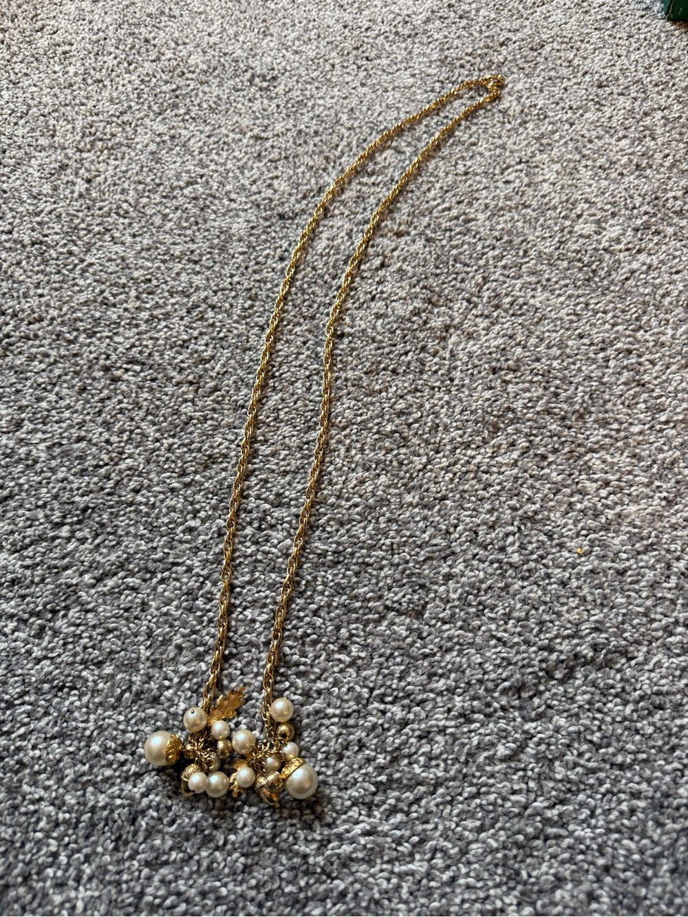 Gold Pearl Cluster Acorn Leaf Pendant Gold Tone Necklace Mid Century VTG Fall
